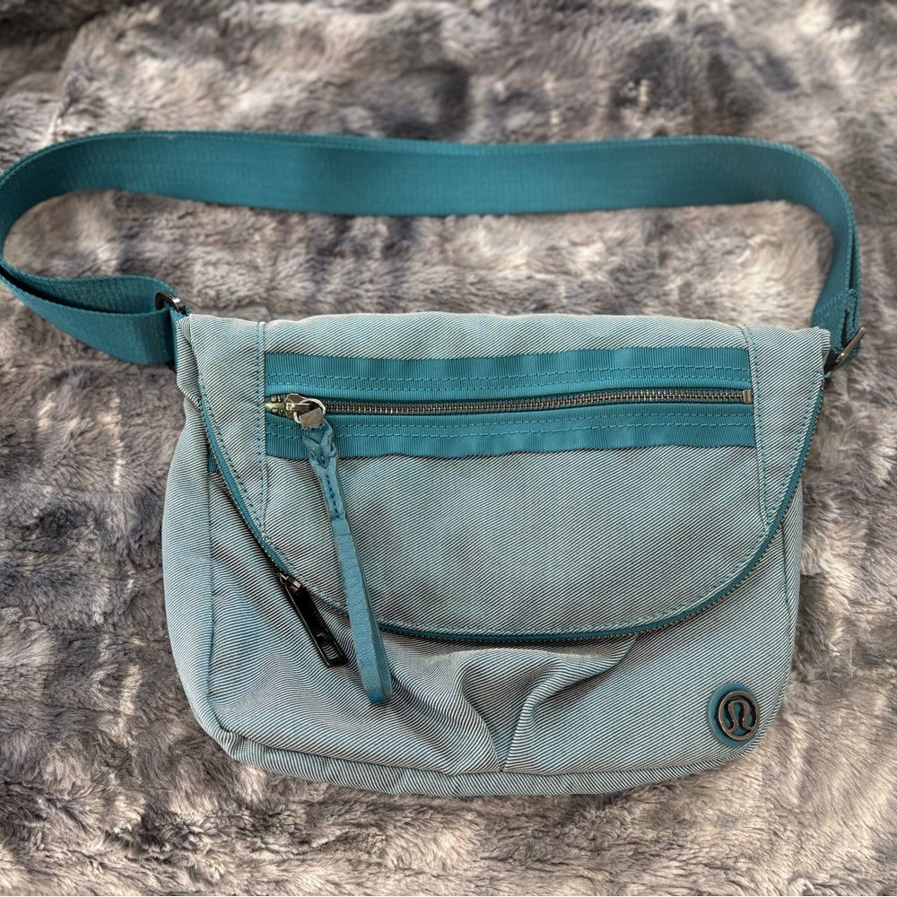 RARE Lululemon Festival Bag lI
Tofino Teal Crossbody Belt Bag